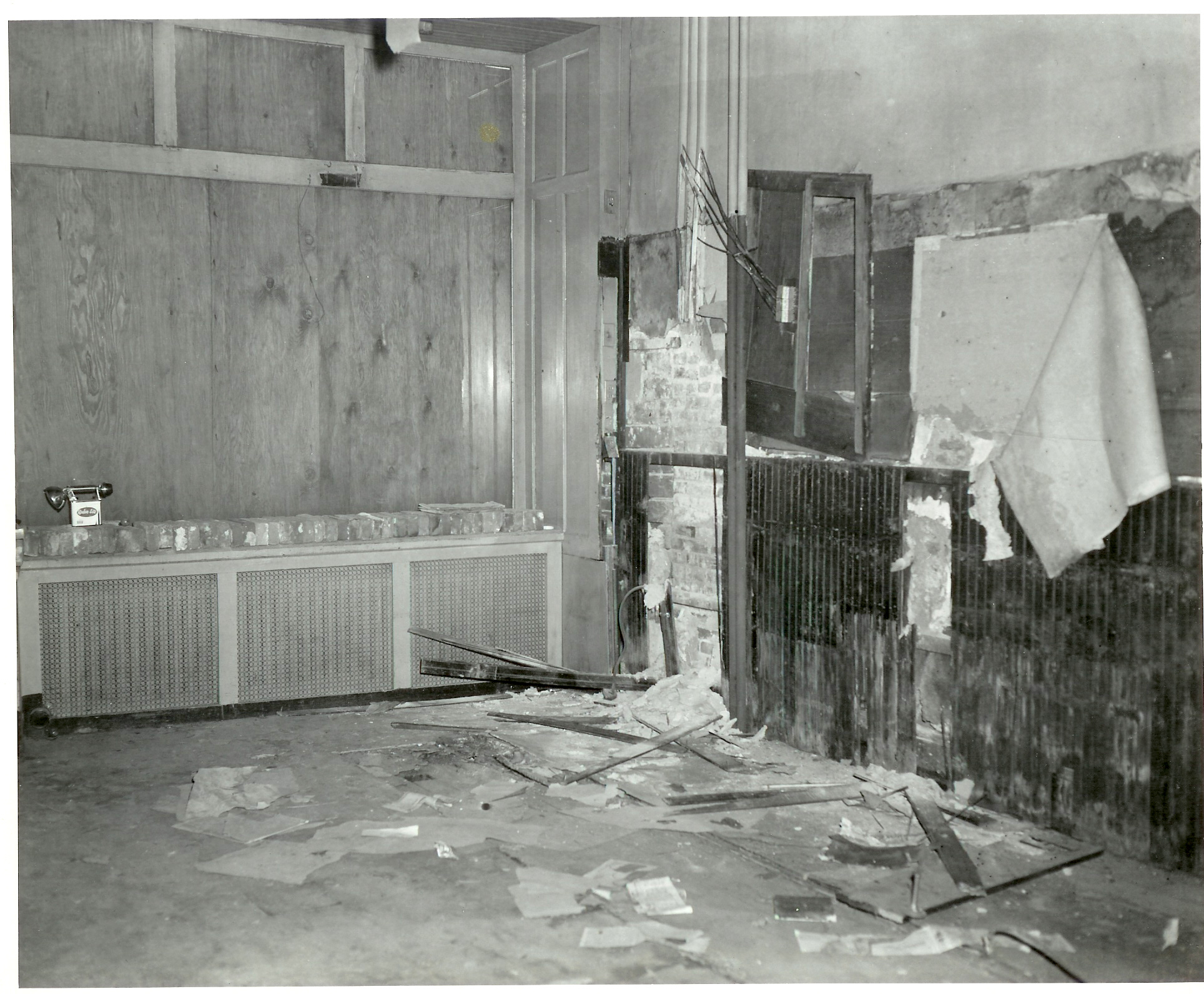 306 S 2nd Street - Keeping room pre-restoration