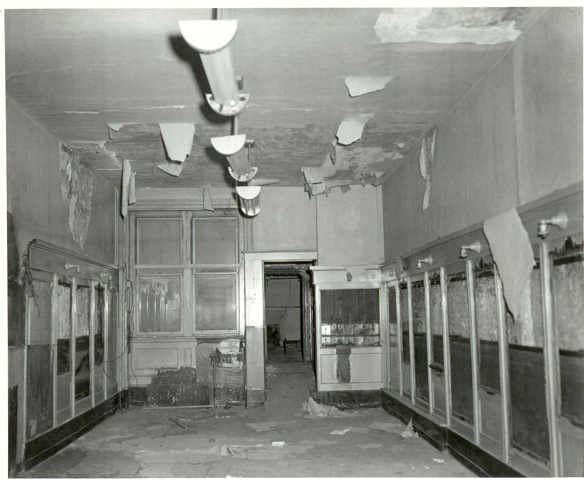 306 S 2nd St - Pre-restoration dining room