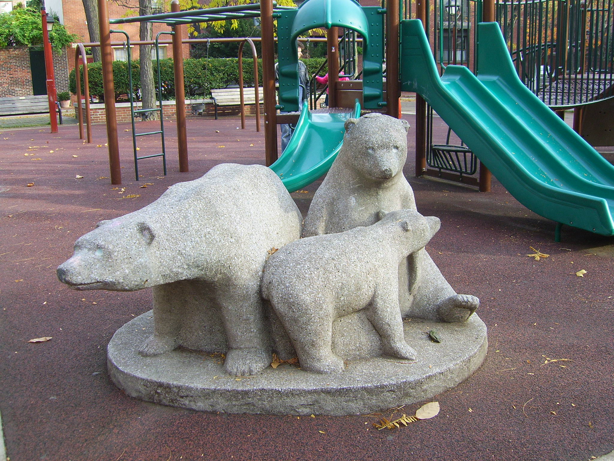 <p>Three Bears Park - statue</p>
