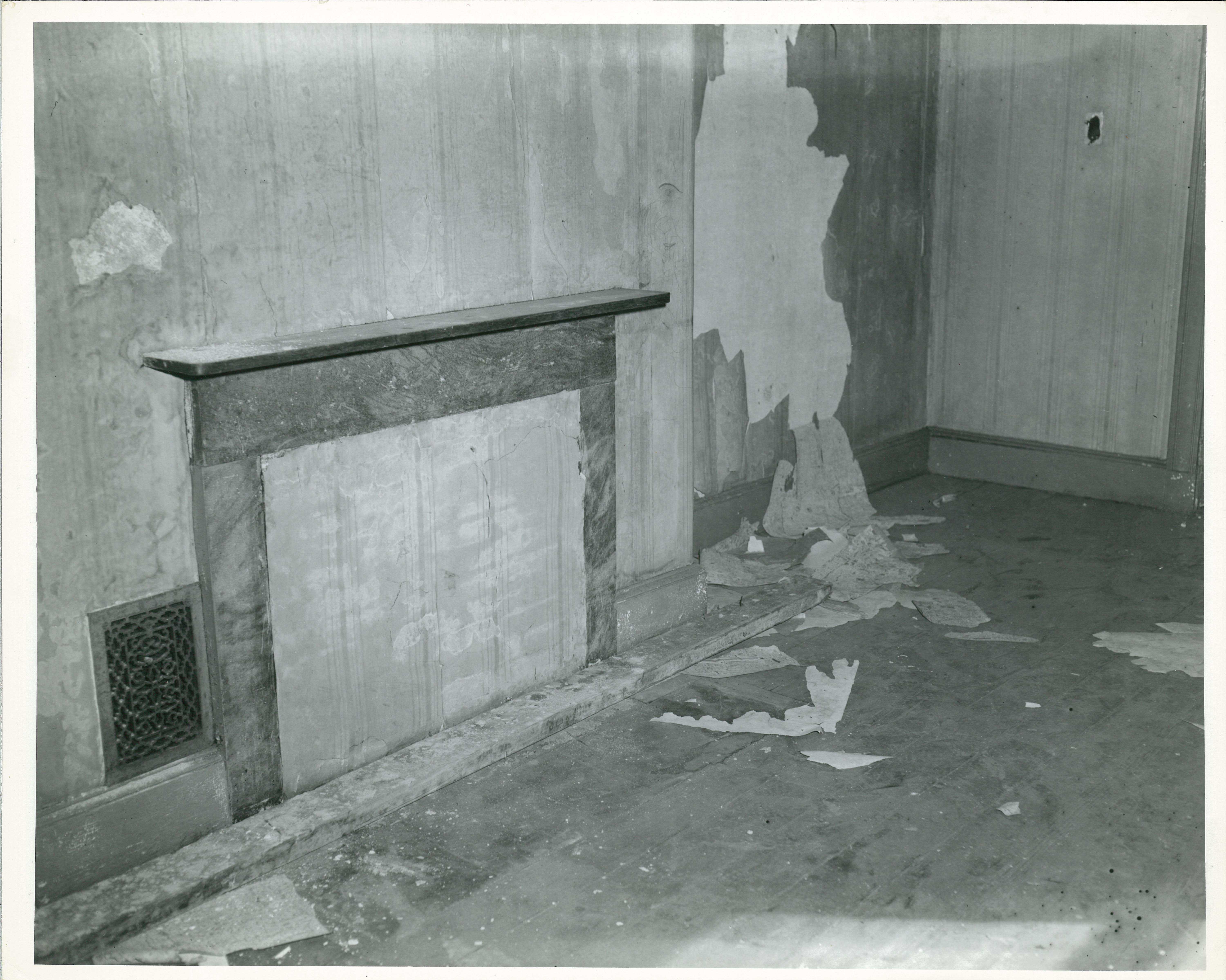 306 S 2nd Street - Pre-restoration fireplace